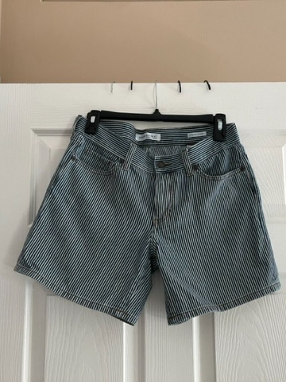 Banana Republic Pinstripe Roll Up Short 25 Waist